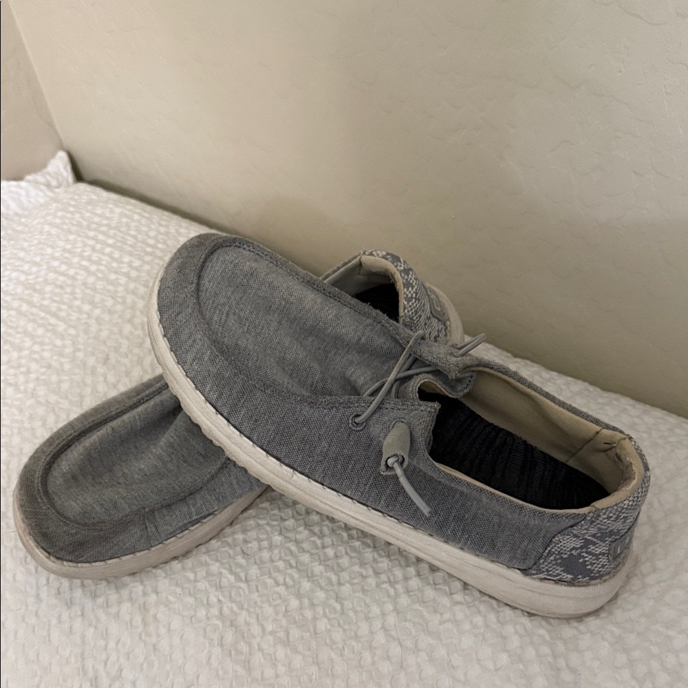 Hey Dude women’s 7 Gray Slip-On Loafers
